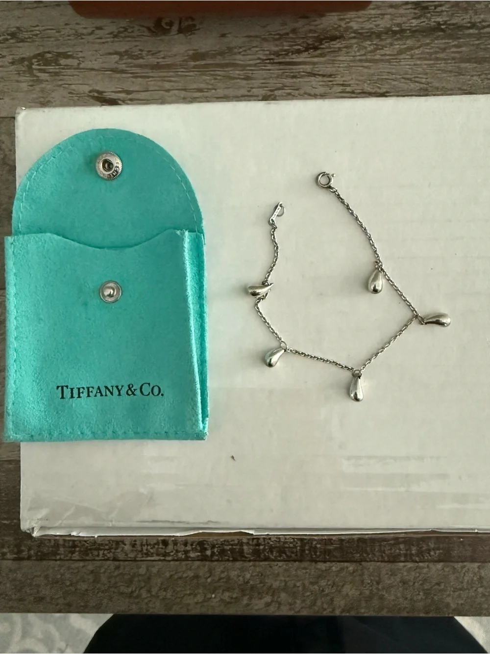 Tiffany & Co. Silver Teardrop Charm Bracelet with pouch - Picture 1 of 3
